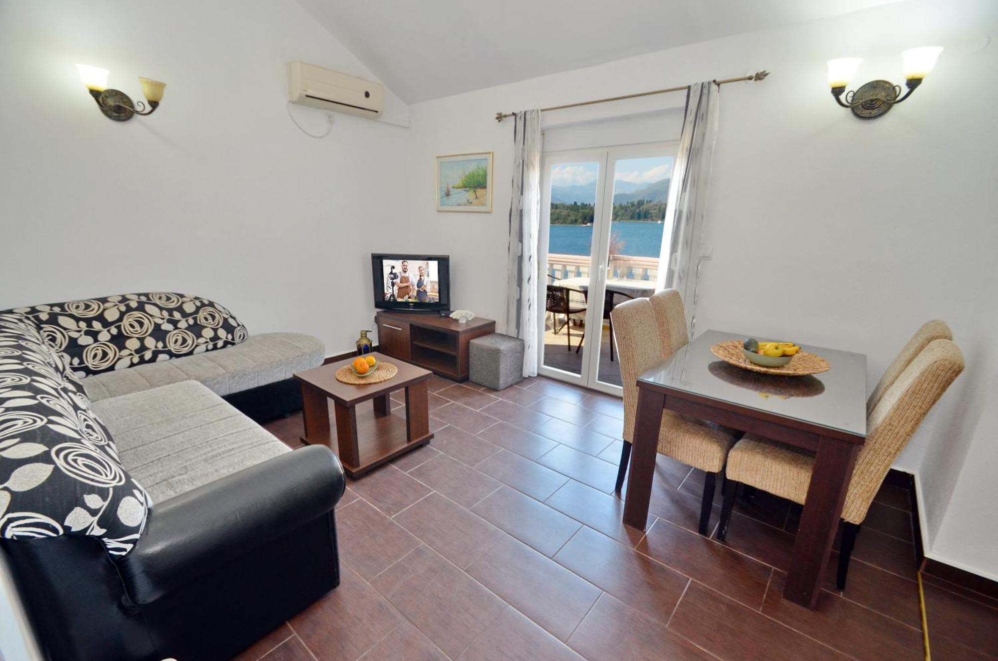 Stradioti Apartments Tivat Exterior photo